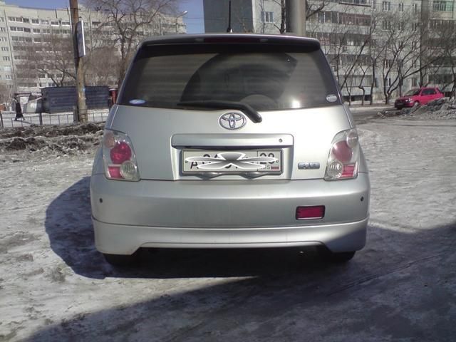 2002 Toyota ist
