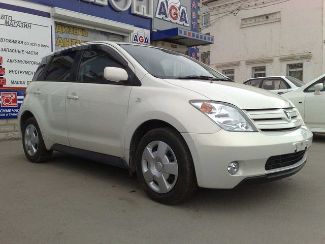 2002 Toyota ist