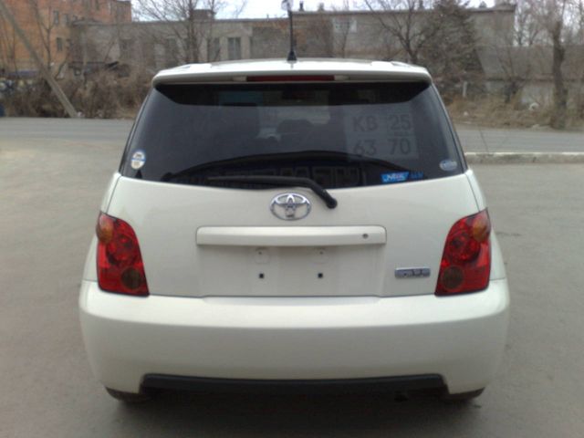 2002 Toyota ist