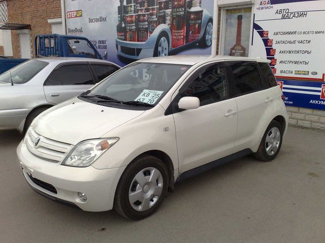 2002 Toyota ist