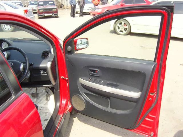 2002 Toyota ist