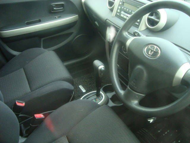 2002 Toyota ist