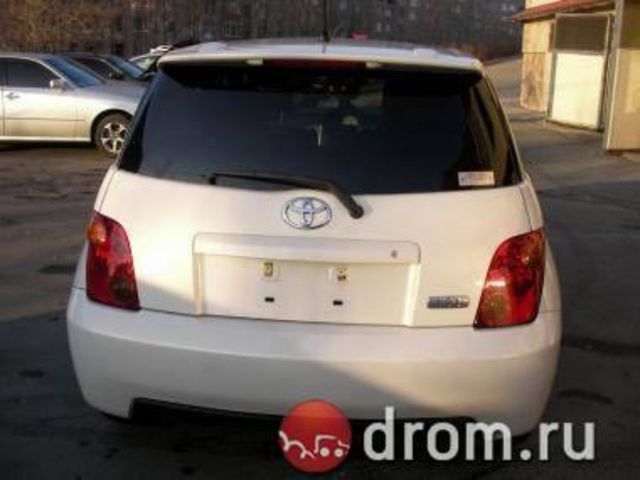 2002 Toyota ist