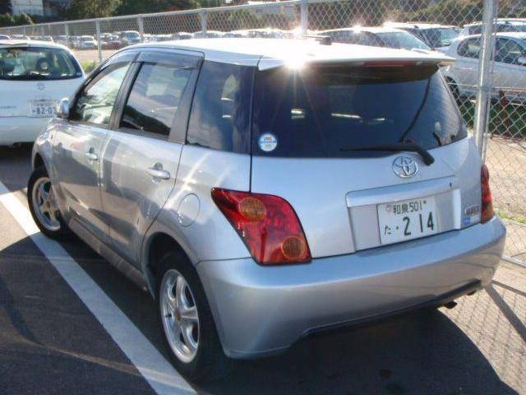 2002 Toyota ist