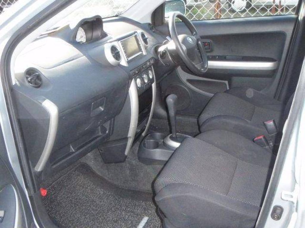 2002 Toyota ist