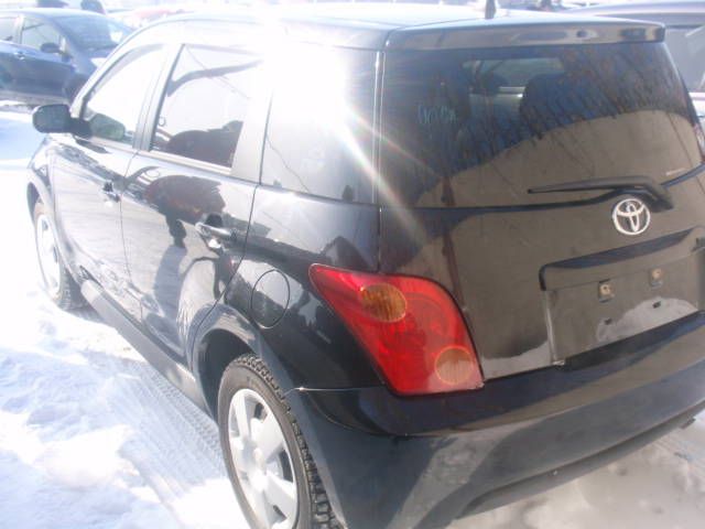 2002 Toyota ist