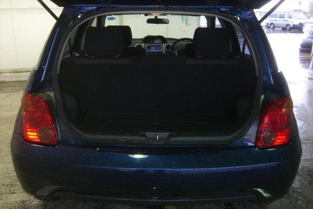 2002 Toyota ist