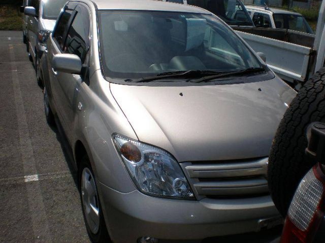 2002 Toyota ist