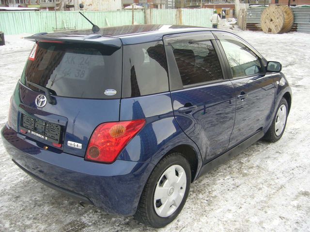 2002 Toyota ist