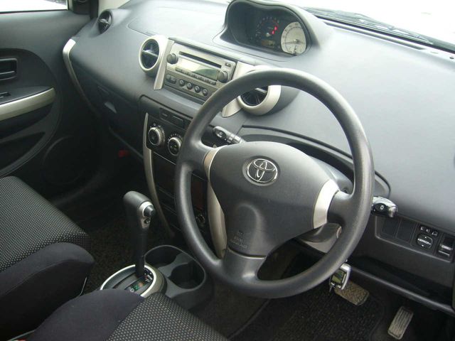 2002 Toyota ist