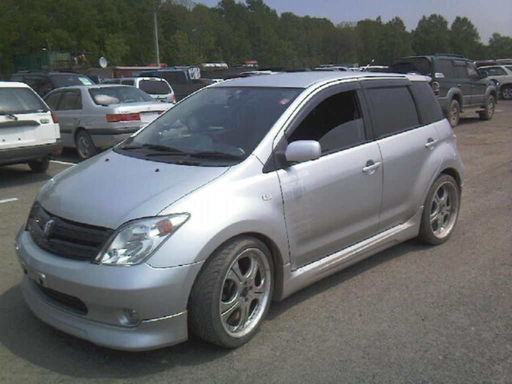 2002 Toyota ist