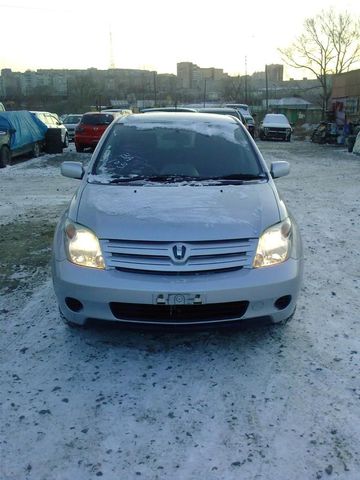 2002 Toyota ist