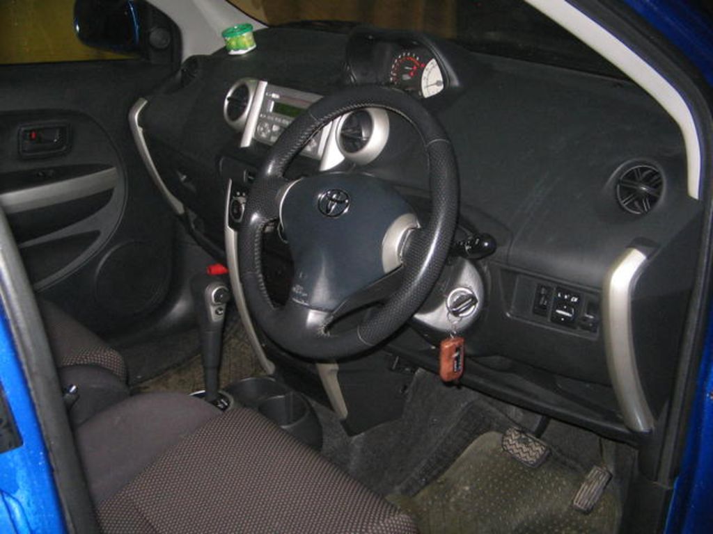 2002 Toyota ist