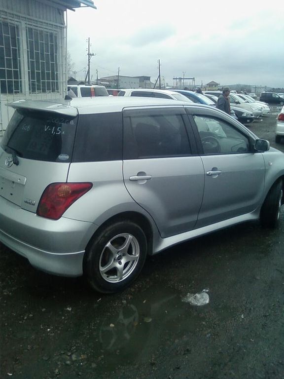 2002 Toyota ist
