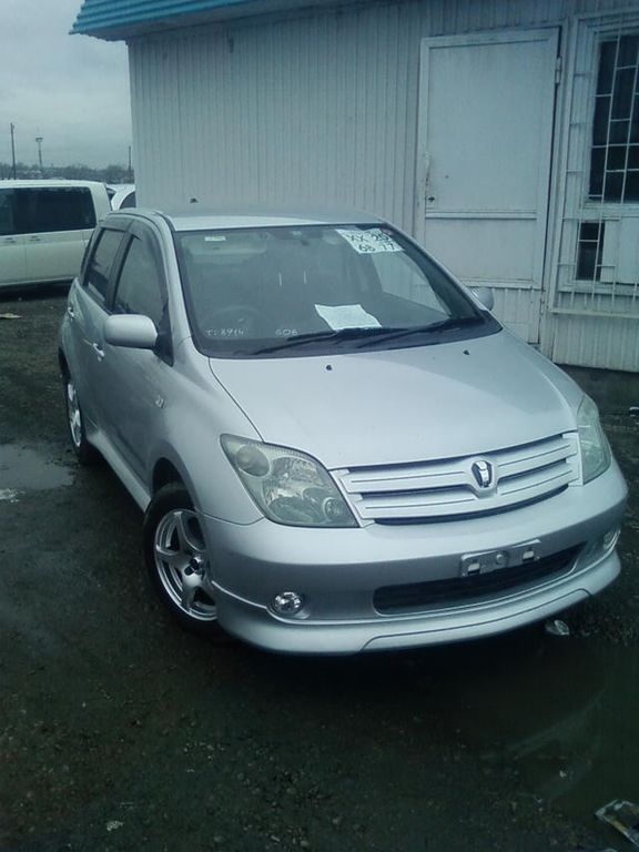 2002 Toyota ist