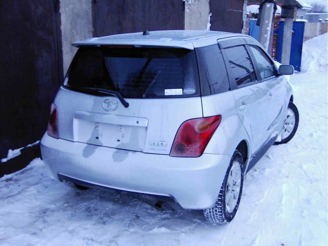2002 Toyota ist