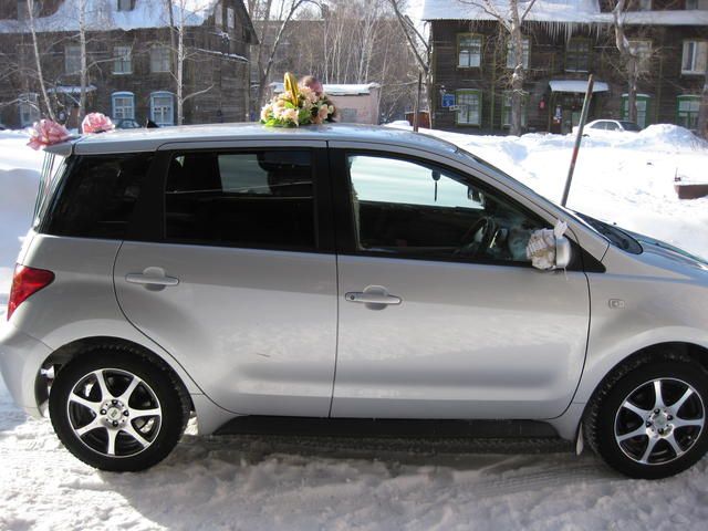 2002 Toyota ist