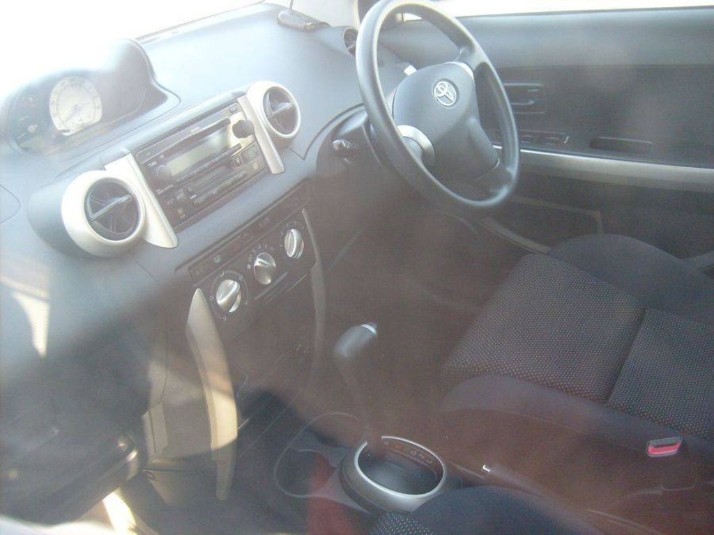 2002 Toyota ist