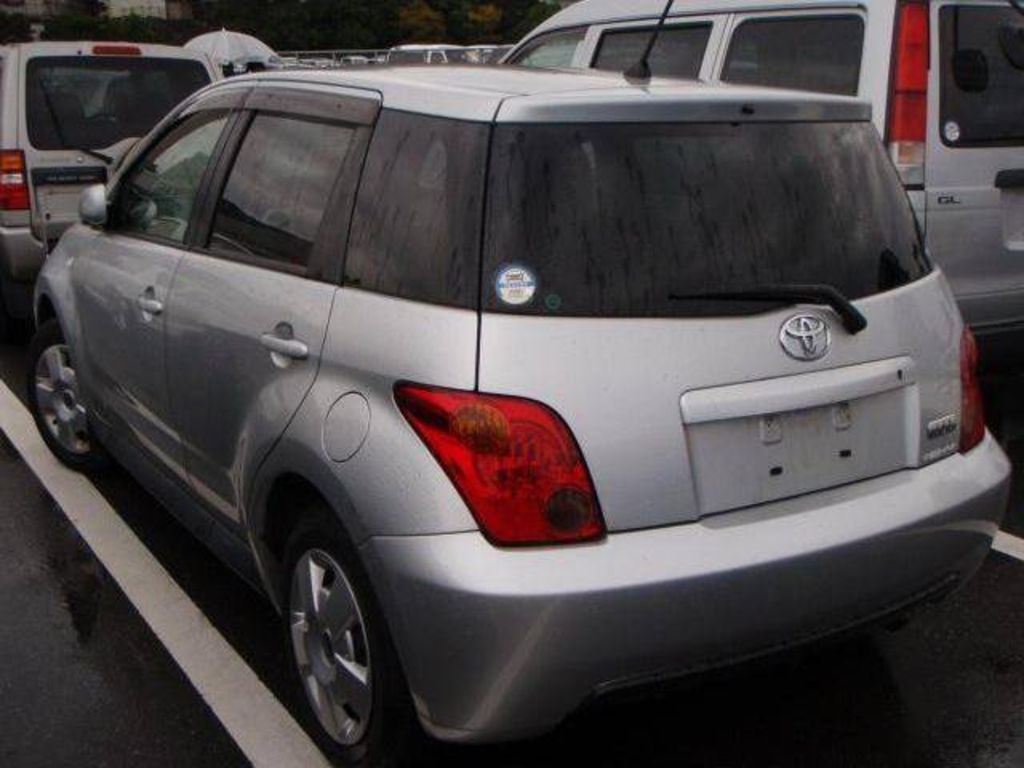 2002 Toyota ist