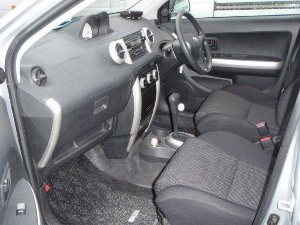 2002 Toyota ist