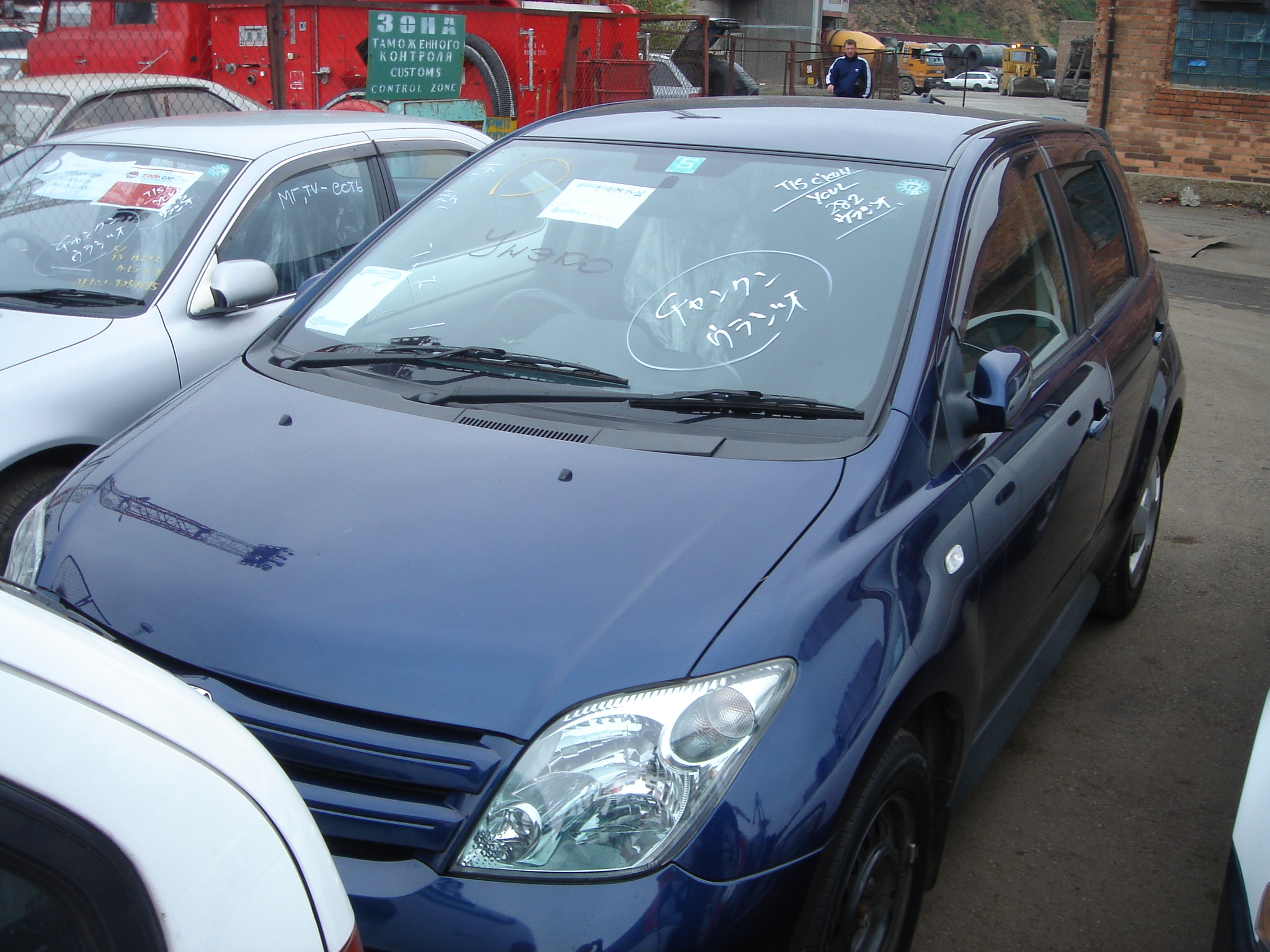2002 Toyota ist Pictures