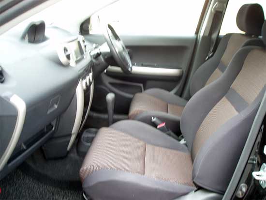 2002 Toyota ist Pictures