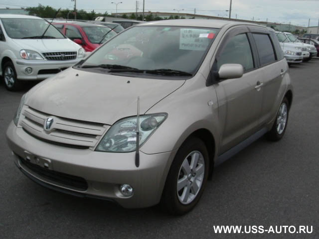 2002 Toyota ist Photos