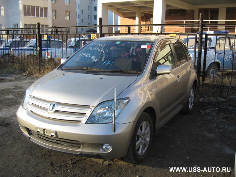 2002 Toyota ist Pictures
