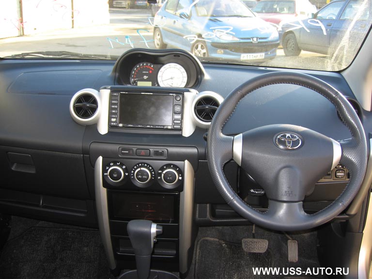 2002 Toyota ist Photos
