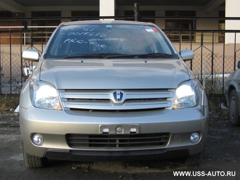 2002 Toyota ist Photos