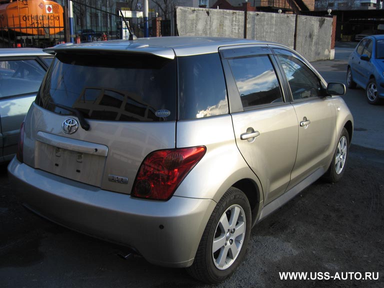 2002 Toyota ist Photos