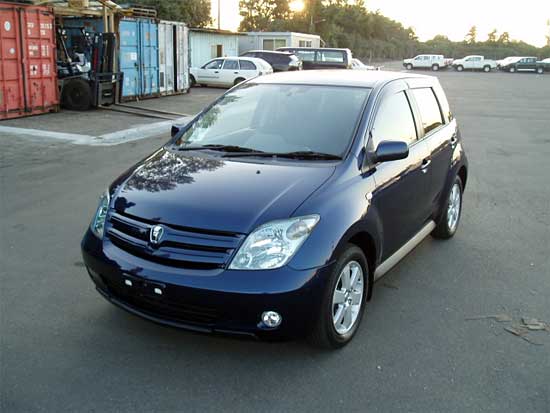 2002 Toyota ist Pictures