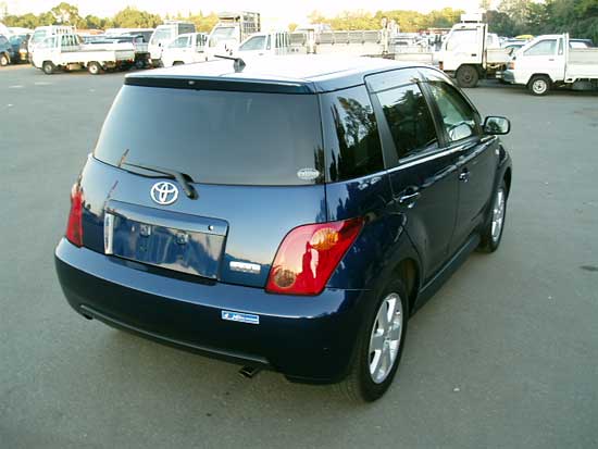 2002 Toyota ist Pics
