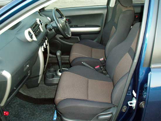 2002 Toyota ist Pictures