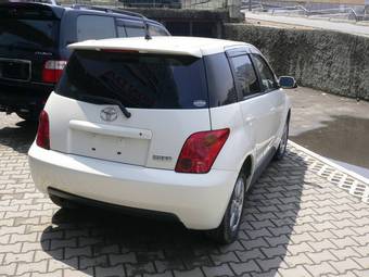 2002 Toyota ist Pictures