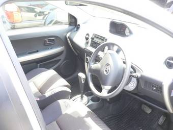 2002 Toyota ist Photos