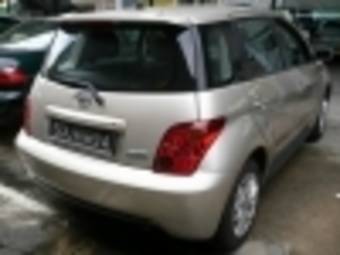 2002 Toyota ist Pictures