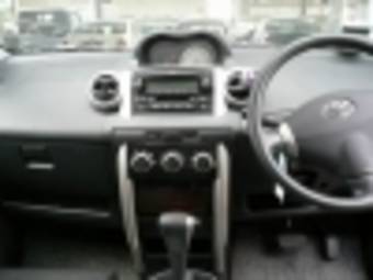 2002 Toyota ist Pictures