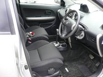 2002 Toyota ist Photos