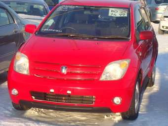 2002 Toyota ist Photos