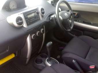 2002 Toyota ist Photos