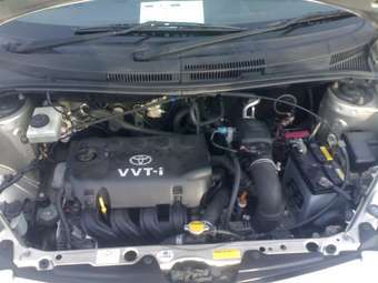 2002 Toyota ist Pictures