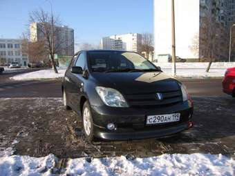 2002 Toyota ist Images
