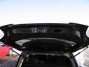 2002 Toyota ist Pictures
