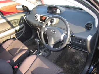 2002 Toyota ist Photos