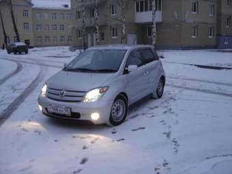 2002 Toyota ist Pictures