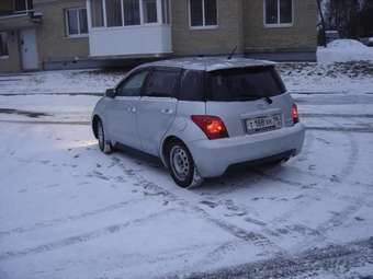 2002 Toyota ist Photos