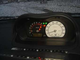 2002 Toyota ist Images