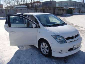 2002 Toyota ist Pictures