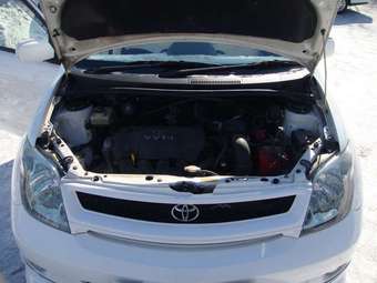 2002 Toyota ist Photos